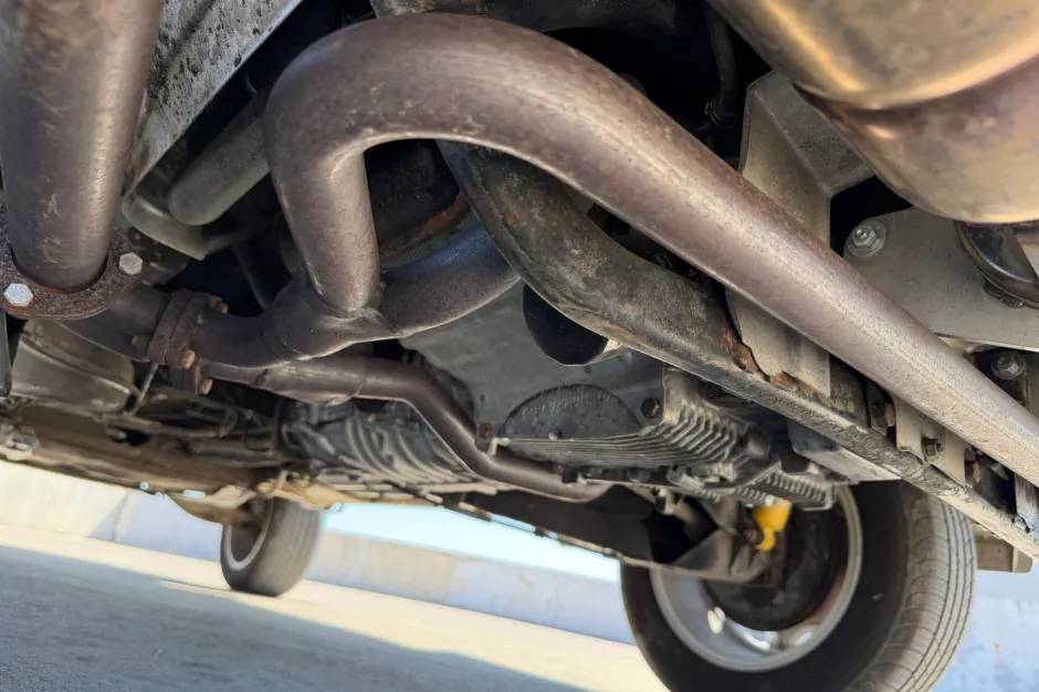 Volkswagen-1990-white-12