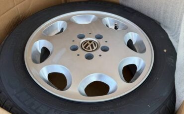 Volkswagen-1990-white-13