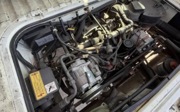 Volkswagen-1990-white-14