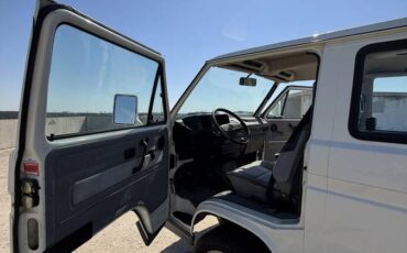 Volkswagen-1990-white-15