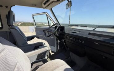 Volkswagen-1990-white-16