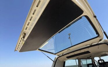 Volkswagen-1990-white-18