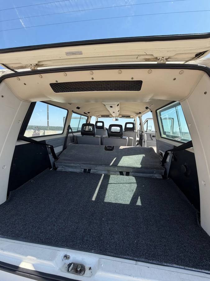 Volkswagen-1990-white-19