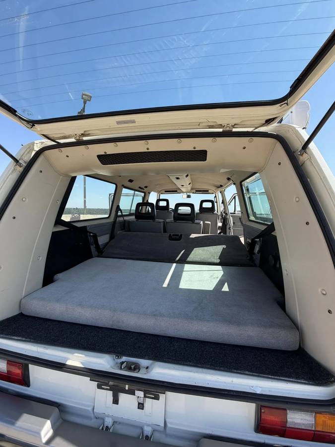 Volkswagen-1990-white-20