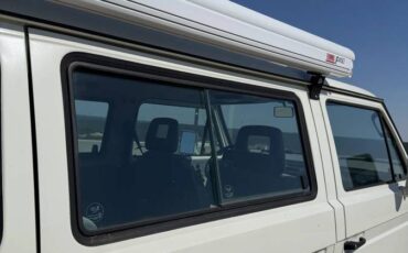 Volkswagen-1990-white-4