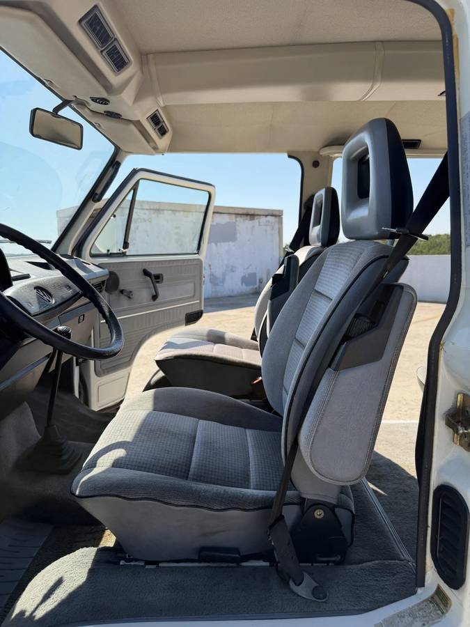 Volkswagen-1990-white-7