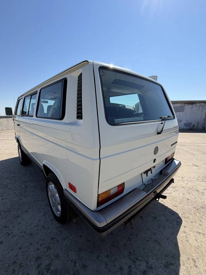 Volkswagen-1990-white-9