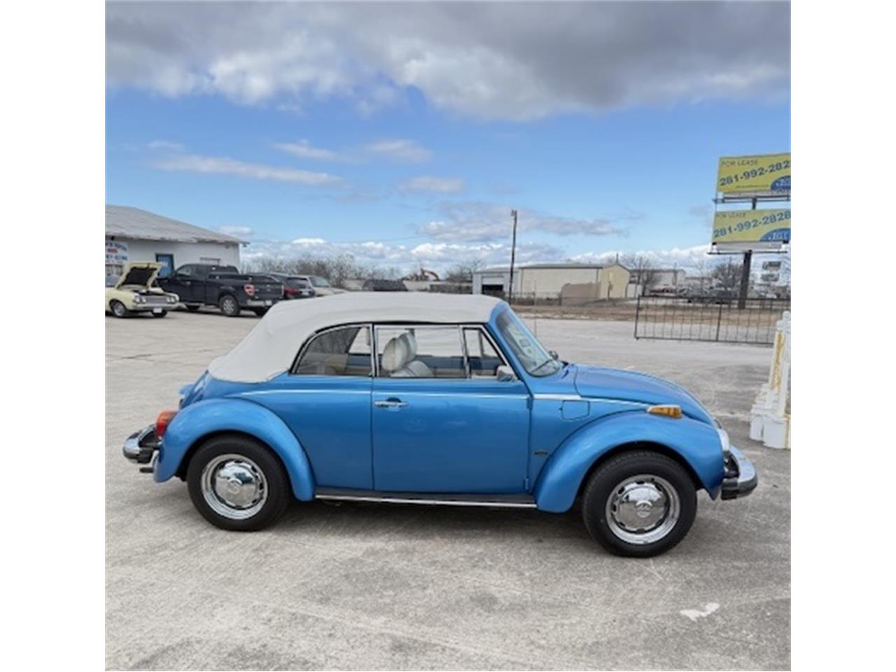 Volkswagen-Karmann-beetle-convertible-1978-bluewhite-white-5