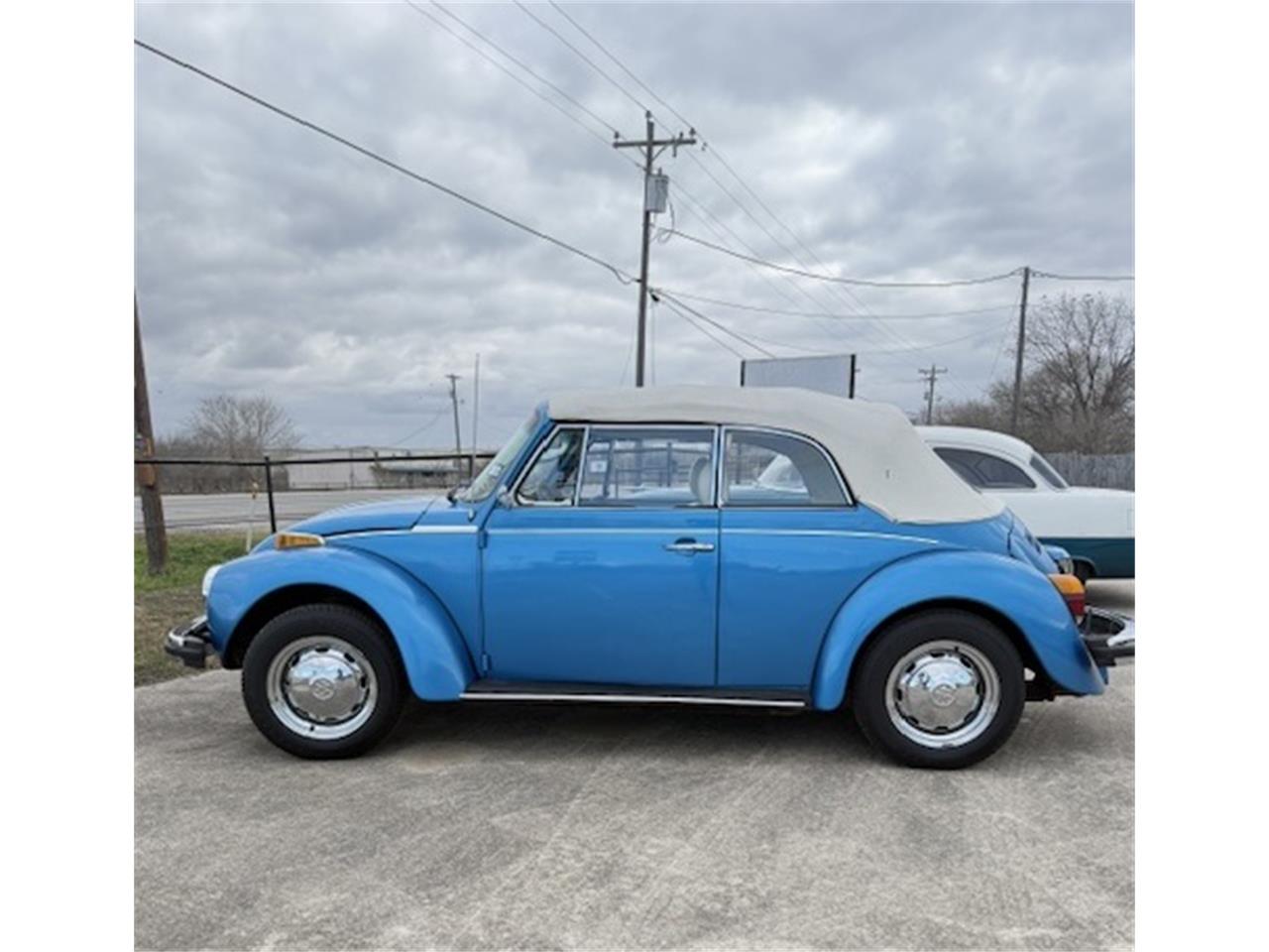 Volkswagen-Karmann-beetle-convertible-1978-bluewhite-white-7