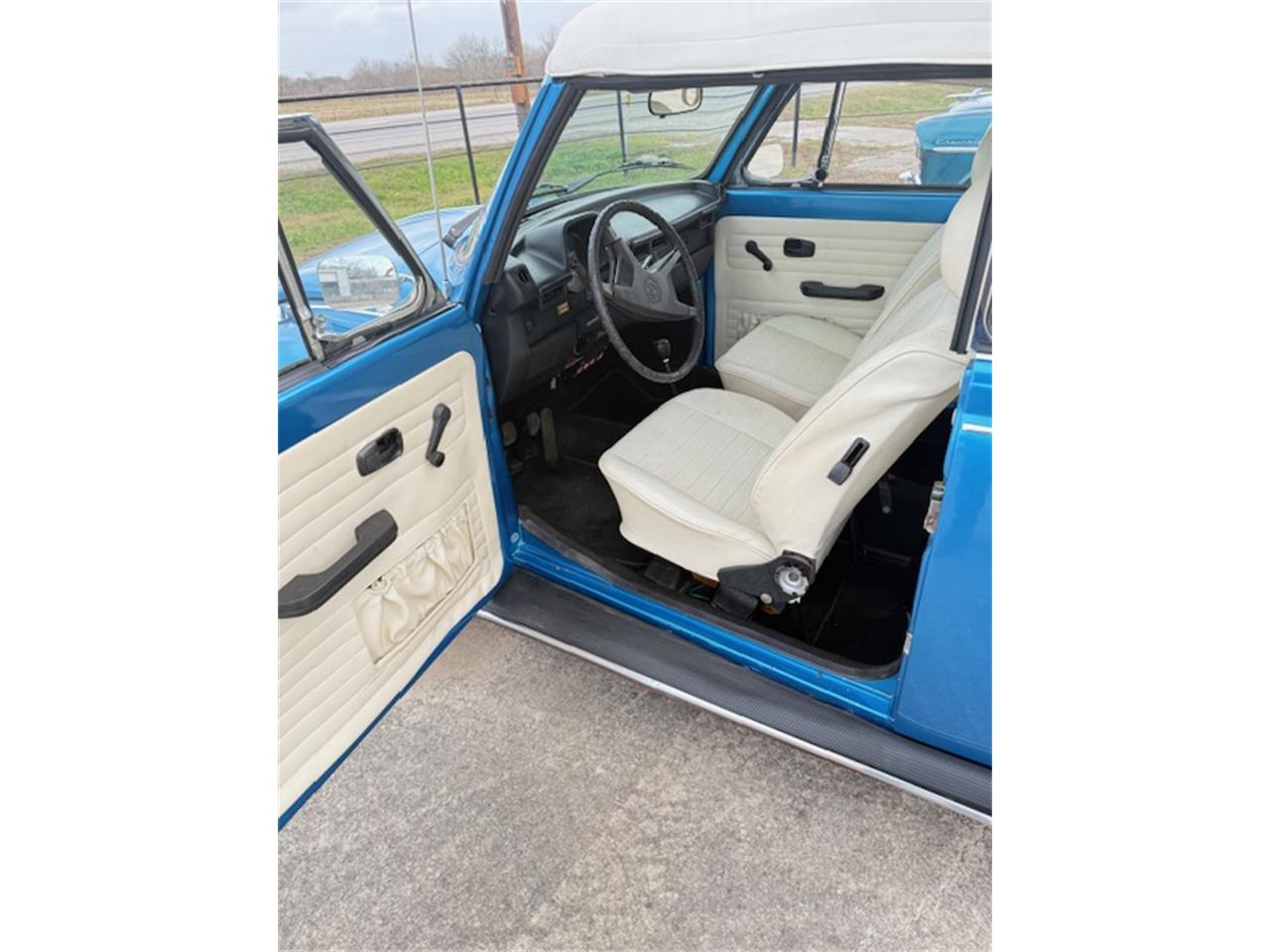 Volkswagen-Karmann-beetle-convertible-1978-bluewhite-white-9