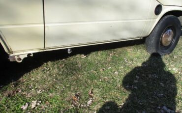 Volkswagen-Kombi-1981-Tan-Tan-13