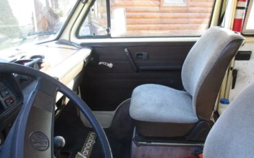 Volkswagen-Kombi-1981-Tan-Tan-14