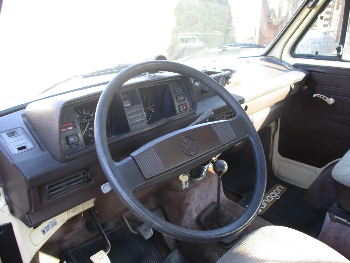 Volkswagen-Kombi-1981-Tan-Tan-15