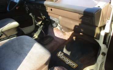 Volkswagen-Kombi-1981-Tan-Tan-17