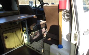 Volkswagen-Kombi-1981-Tan-Tan-18