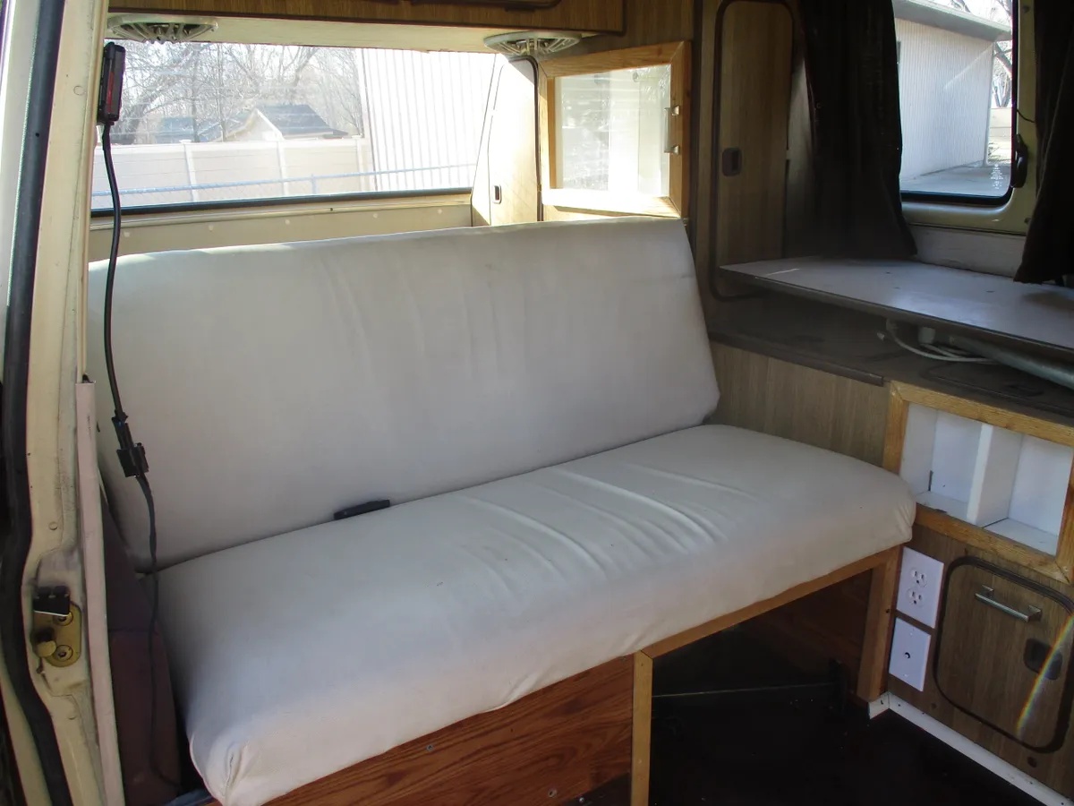 Volkswagen-Kombi-1981-Tan-Tan-3