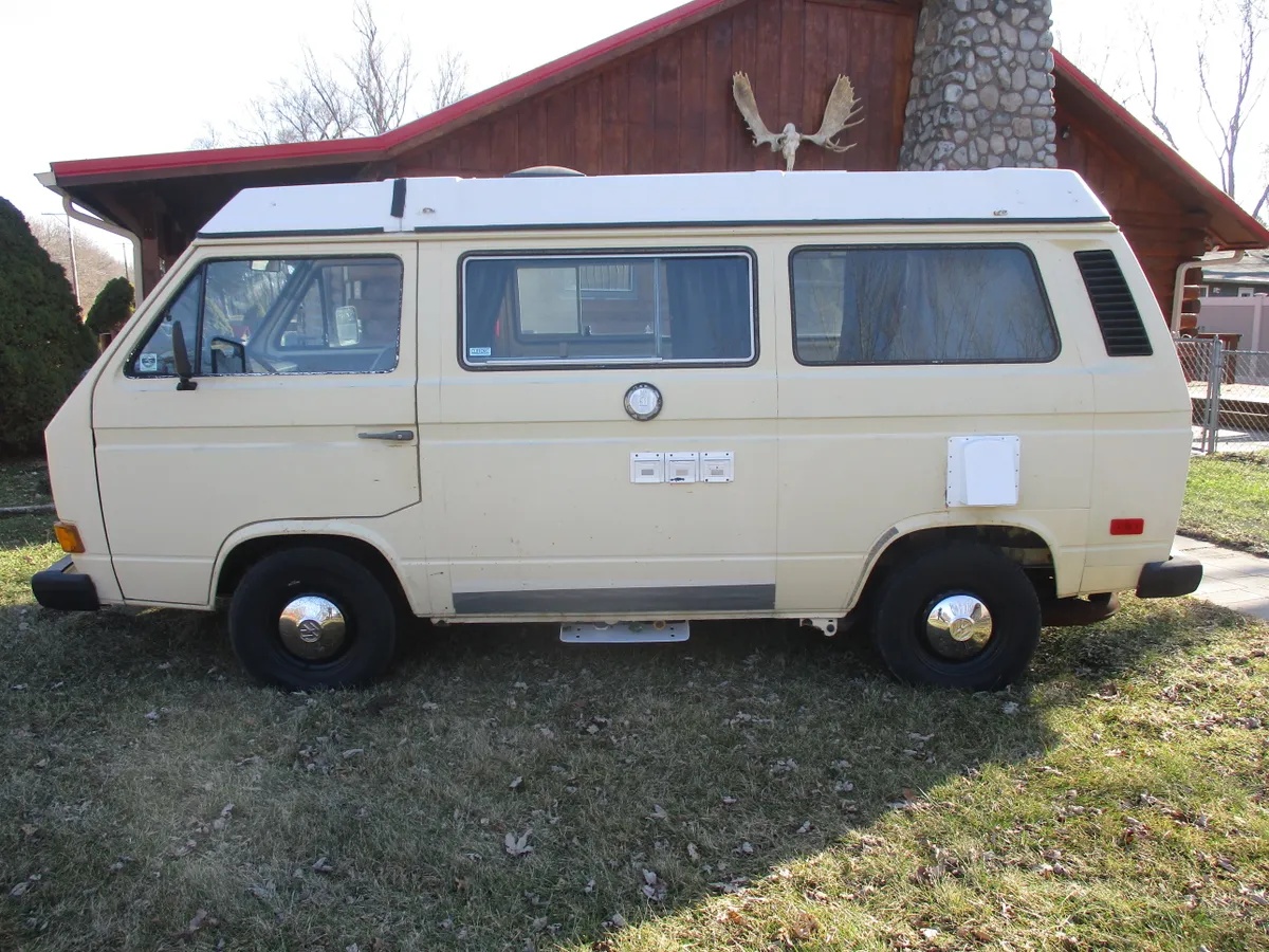 Volkswagen-Kombi-1981-Tan-Tan-5