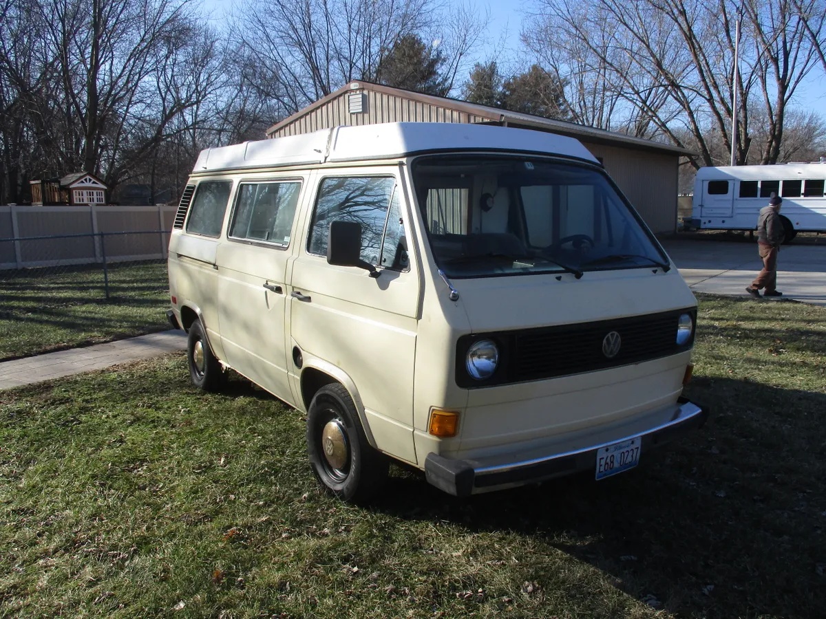 Volkswagen-Kombi-1981-Tan-Tan-8