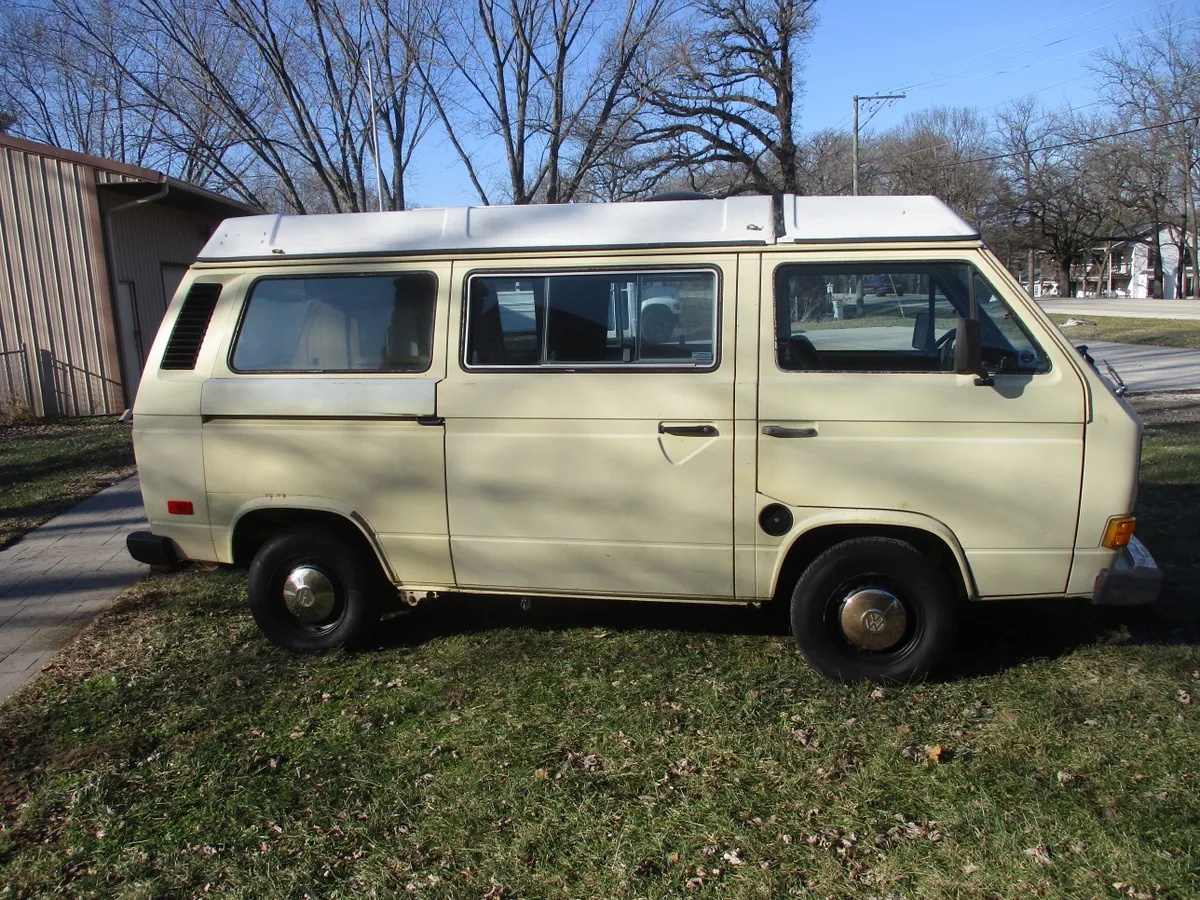 Volkswagen-Kombi-1981-Tan-Tan-9