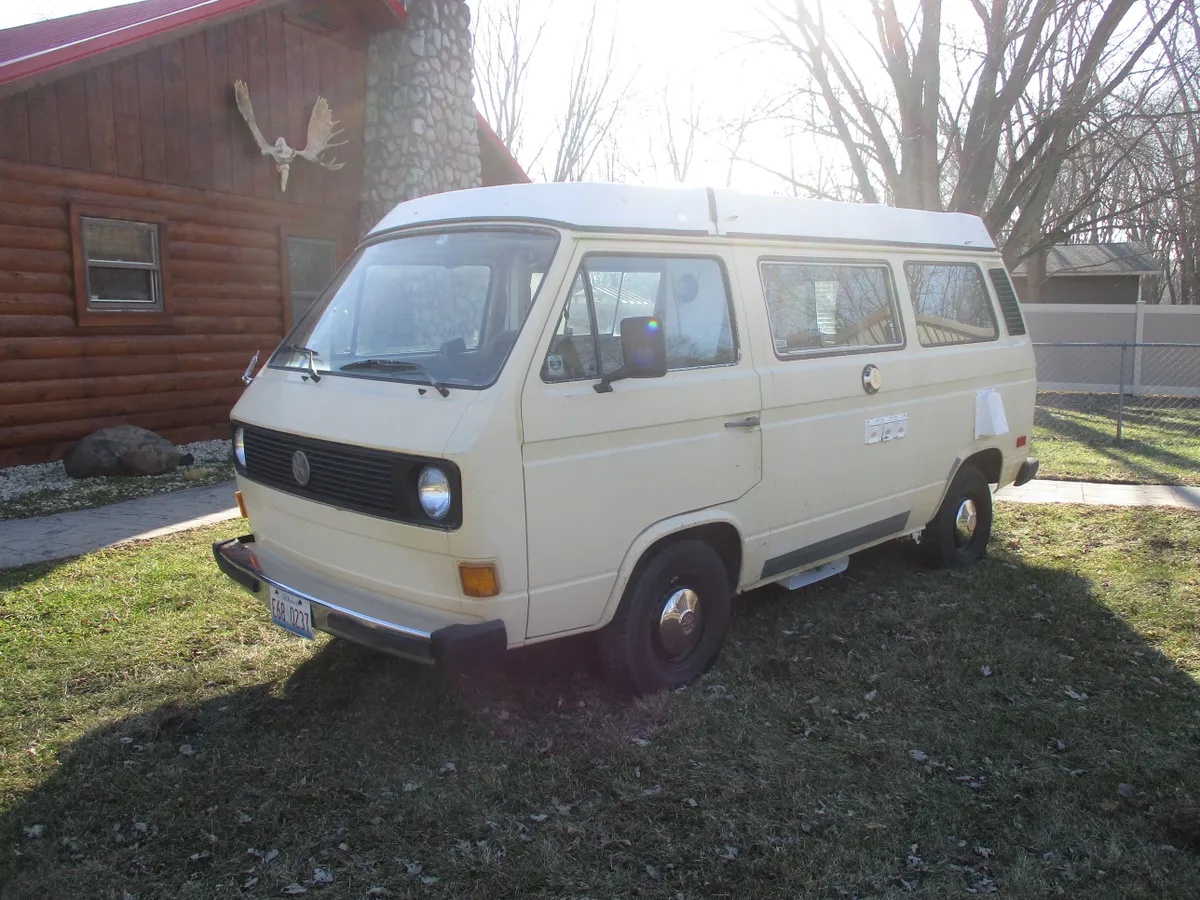 Volkswagen-Kombi-1981-Tan-Tan