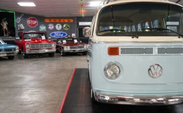 Volkswagen-Other-1976-Light-Blue-Tan-15