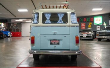 Volkswagen-Other-1976-Light-Blue-Tan-29