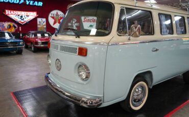 Volkswagen-Other-1976-Light-Blue-Tan-34