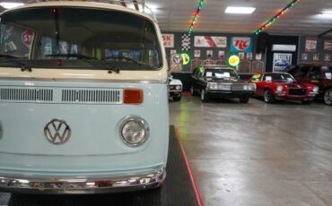 Volkswagen-Other-1976-Light-Blue-Tan-35