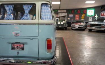 Volkswagen-Other-1976-Light-Blue-Tan-45