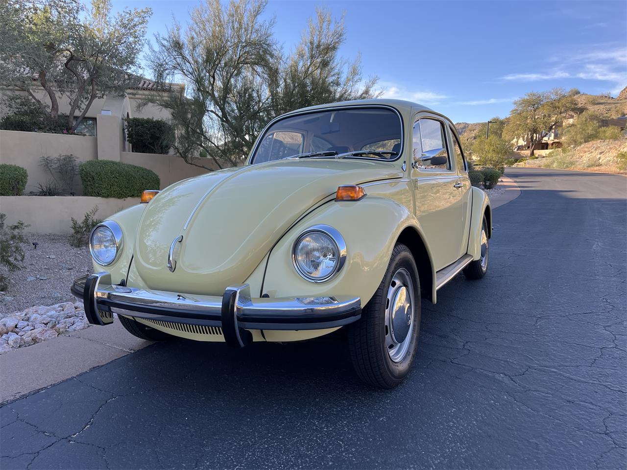 Volkswagen-Super-beetle-1971-Yellow-Black-1