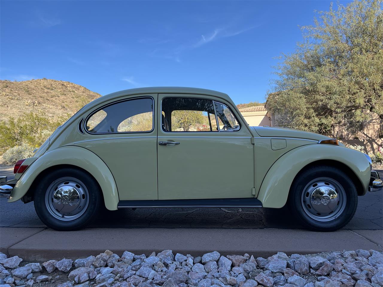 Volkswagen-Super-beetle-1971-Yellow-Black-11