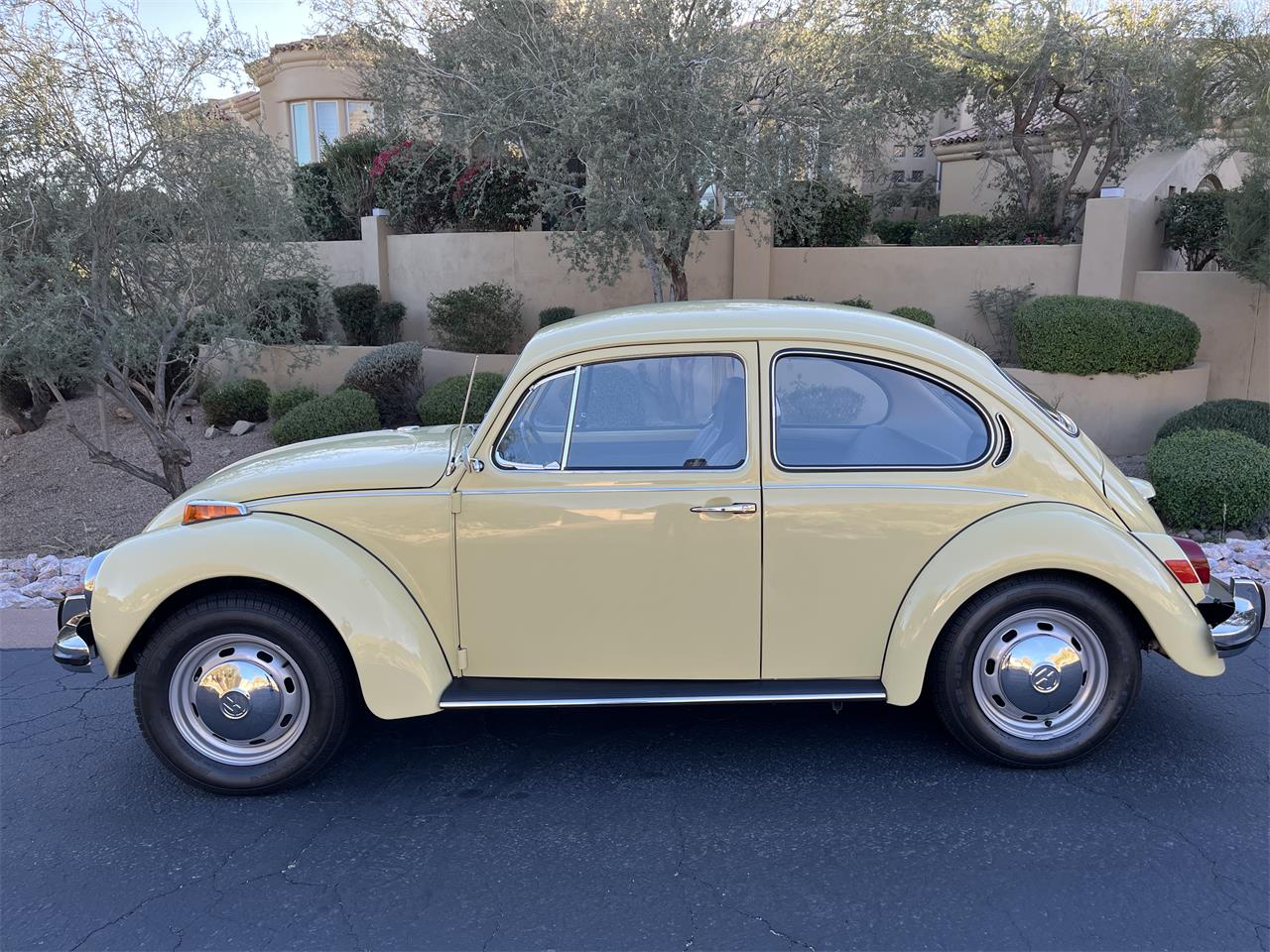 Volkswagen-Super-beetle-1971-Yellow-Black-15