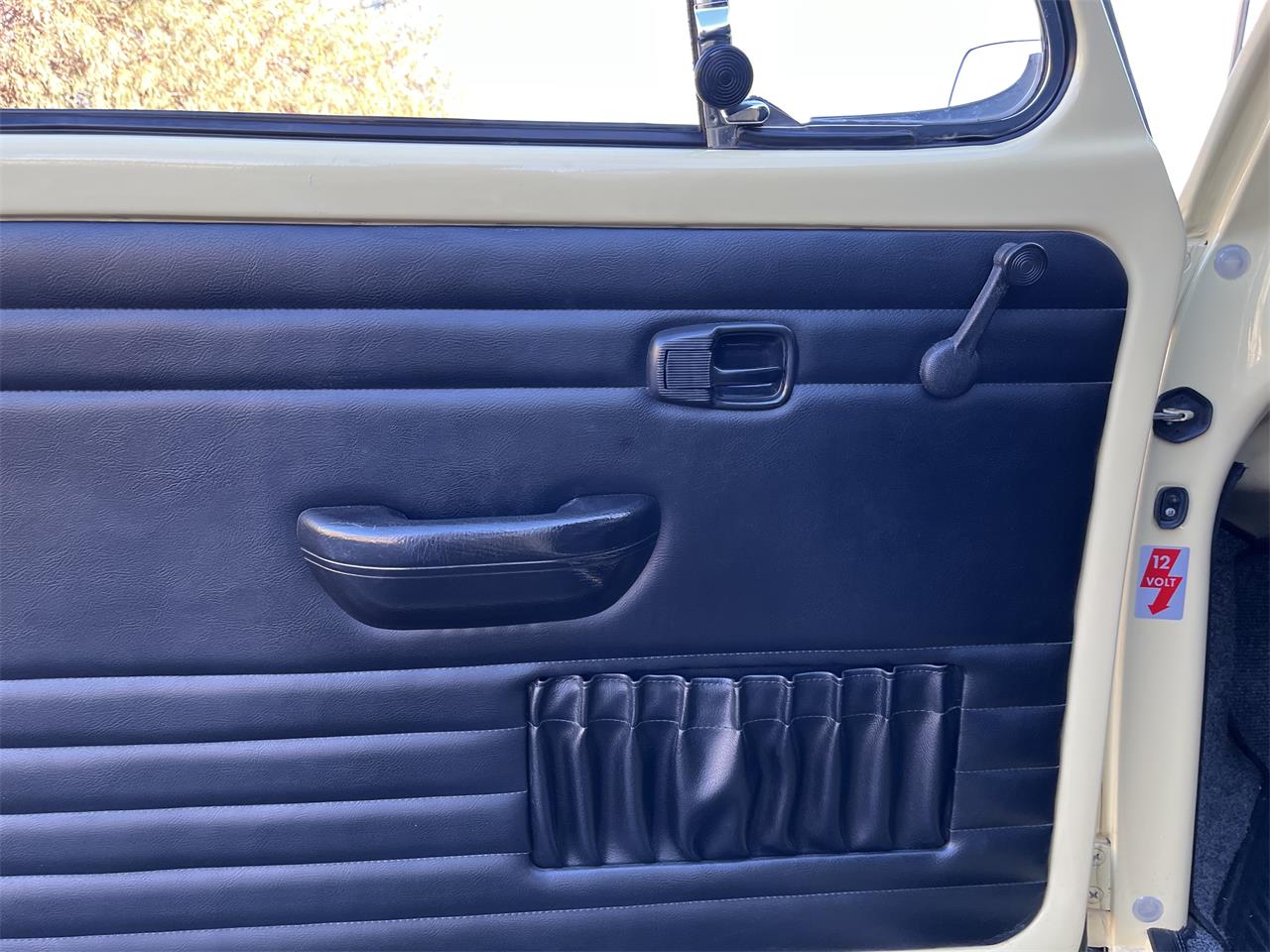 Volkswagen-Super-beetle-1971-Yellow-Black-16