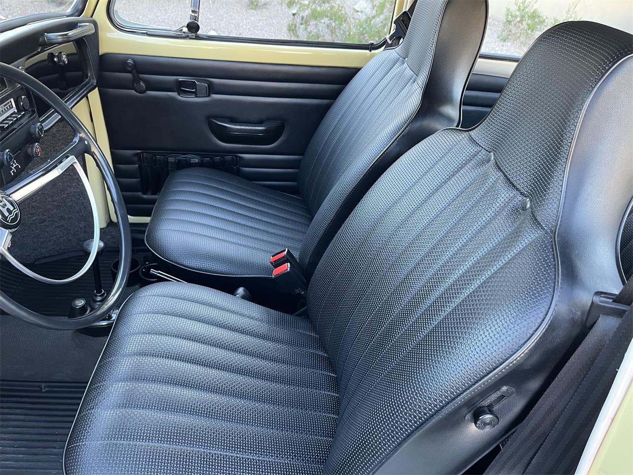 Volkswagen-Super-beetle-1971-Yellow-Black-18