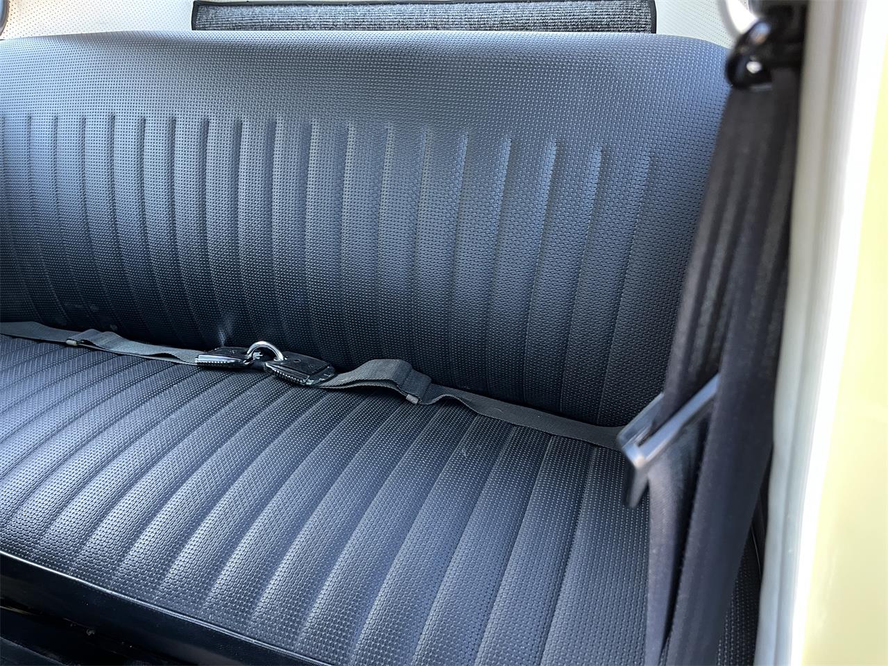 Volkswagen-Super-beetle-1971-Yellow-Black-21