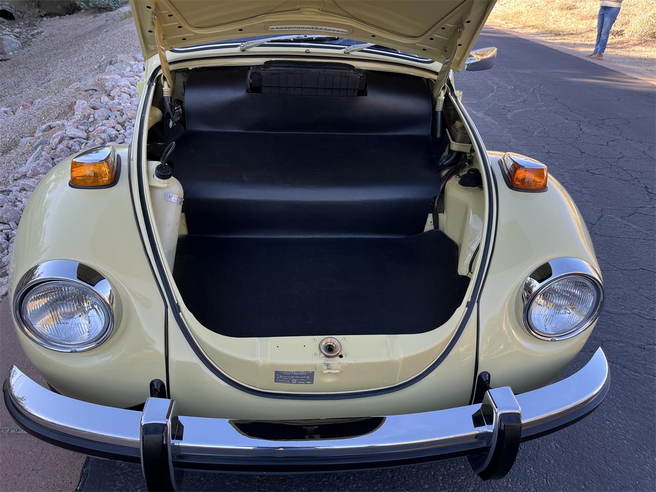 Volkswagen-Super-beetle-1971-Yellow-Black-4