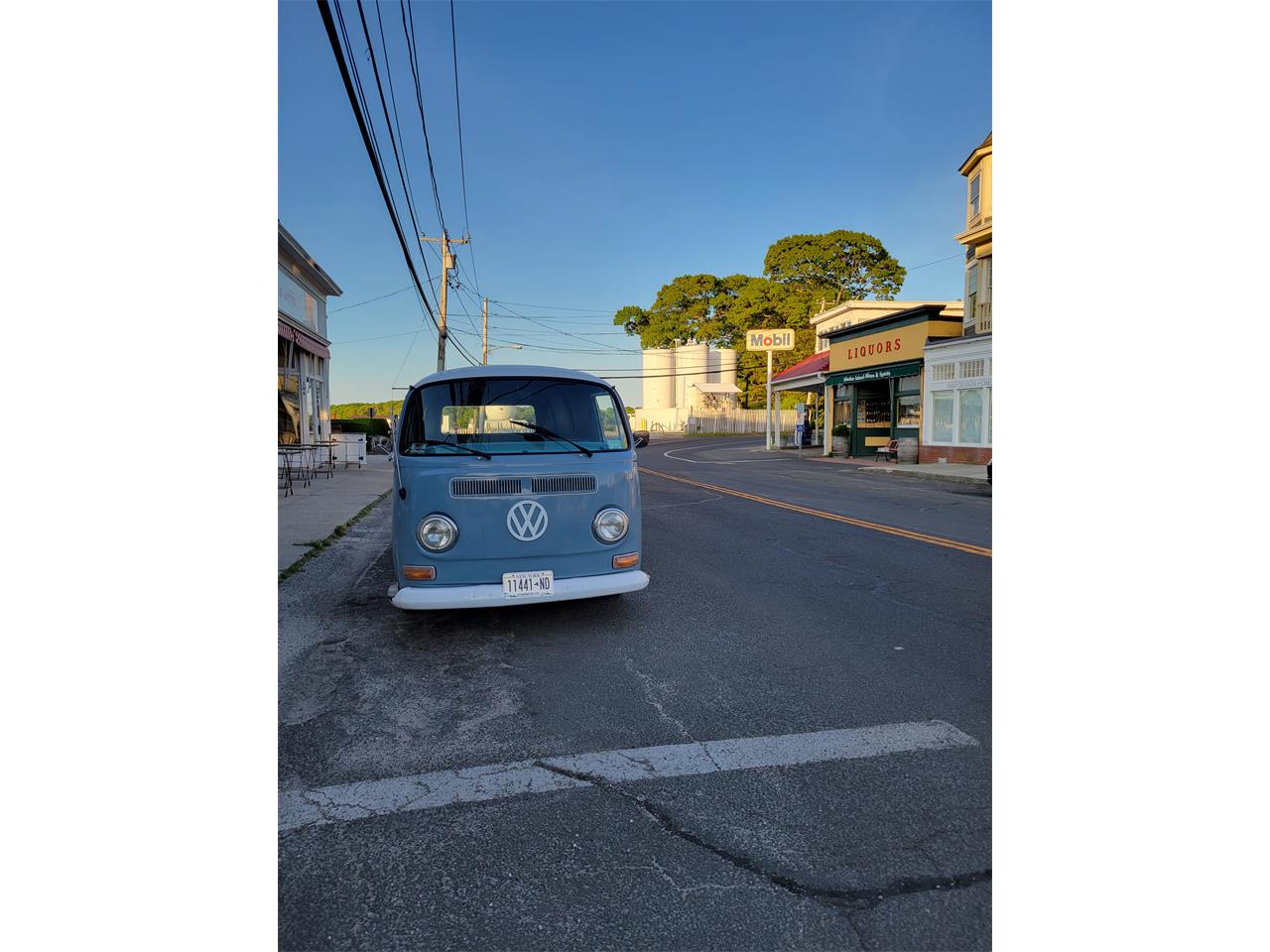 Volkswagen-Van-1972-blue-and-white-Black-1
