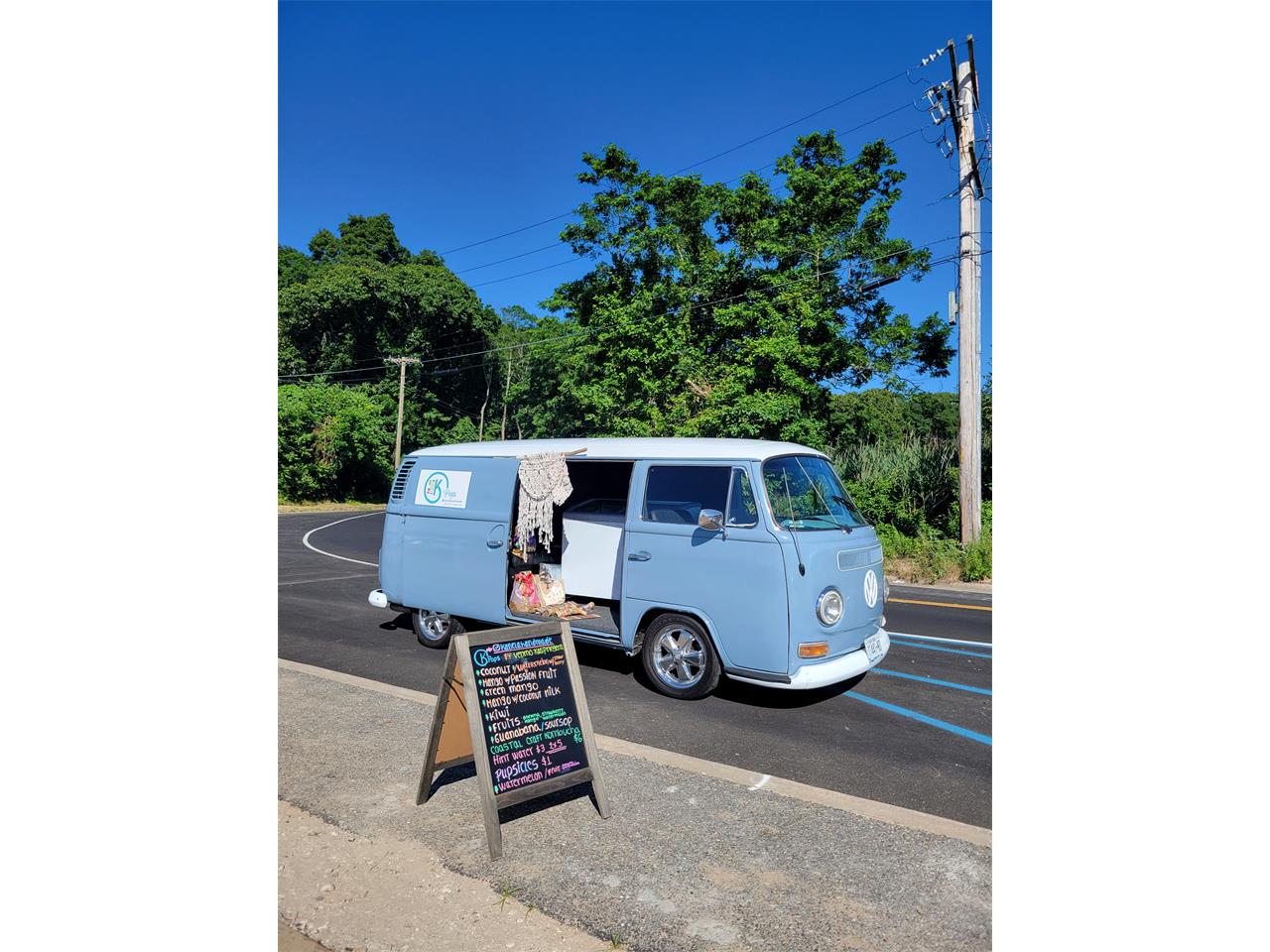 Volkswagen-Van-1972-blue-and-white-Black-2