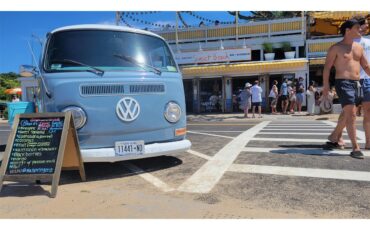 Volkswagen-Van-1972-blue-and-white-Black-3
