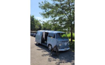 Volkswagen-Van-1972-blue-and-white-Black-4