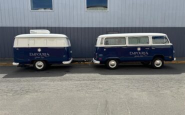 Volkswagen-Vanagon-1975-Blue-and-White-Blue-10