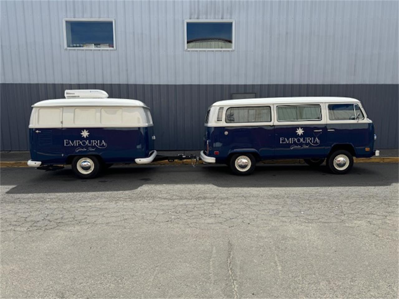 Volkswagen-Vanagon-1975-Blue-and-White-Blue-11