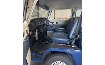 Volkswagen-Vanagon-1975-Blue-and-White-Blue-12