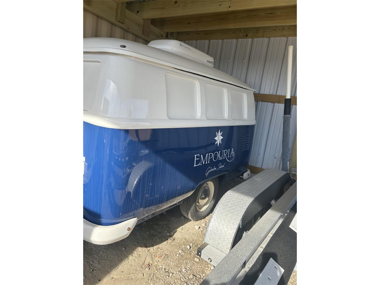 Volkswagen-Vanagon-1975-Blue-and-White-Blue-5