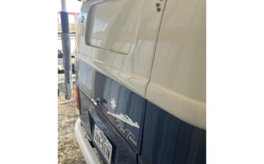 Volkswagen-Vanagon-1975-Blue-and-White-Blue-8