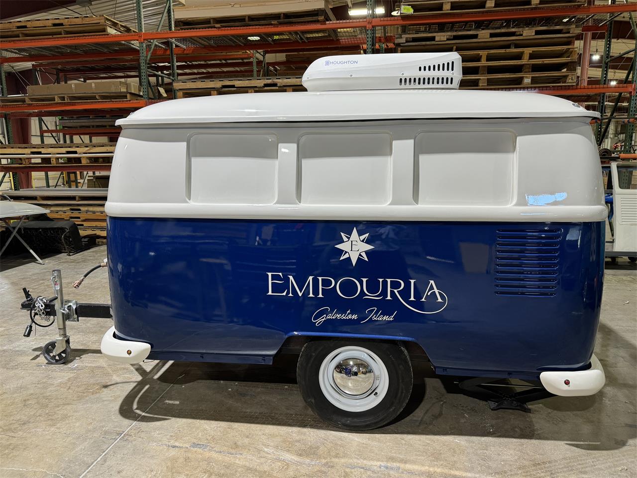 Volkswagen-Vanagon-1975-Blue-and-White-Blue-9