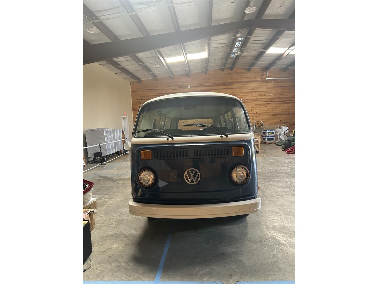 Volkswagen-Vanagon-1975-Blue-and-White-Blue