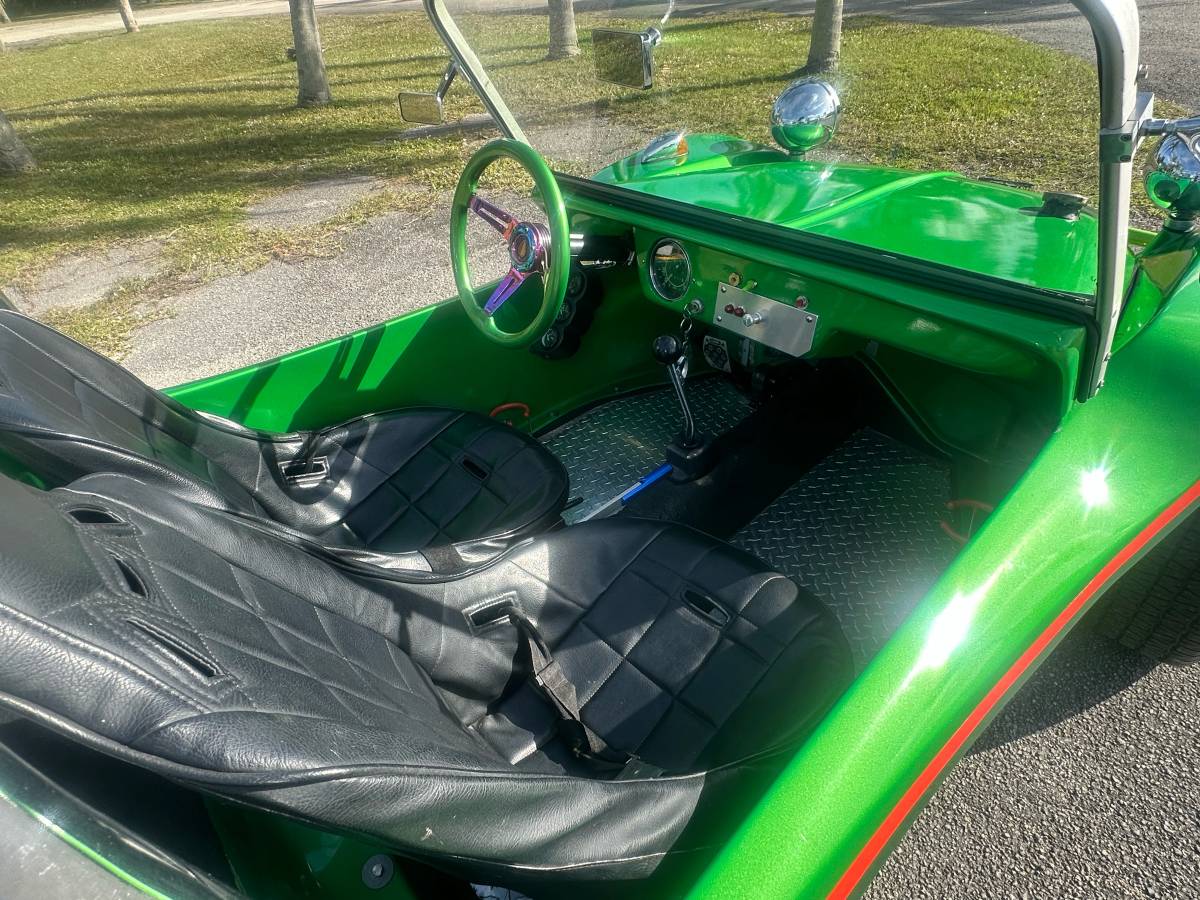 Volkswagen-beetle-1965-green-11