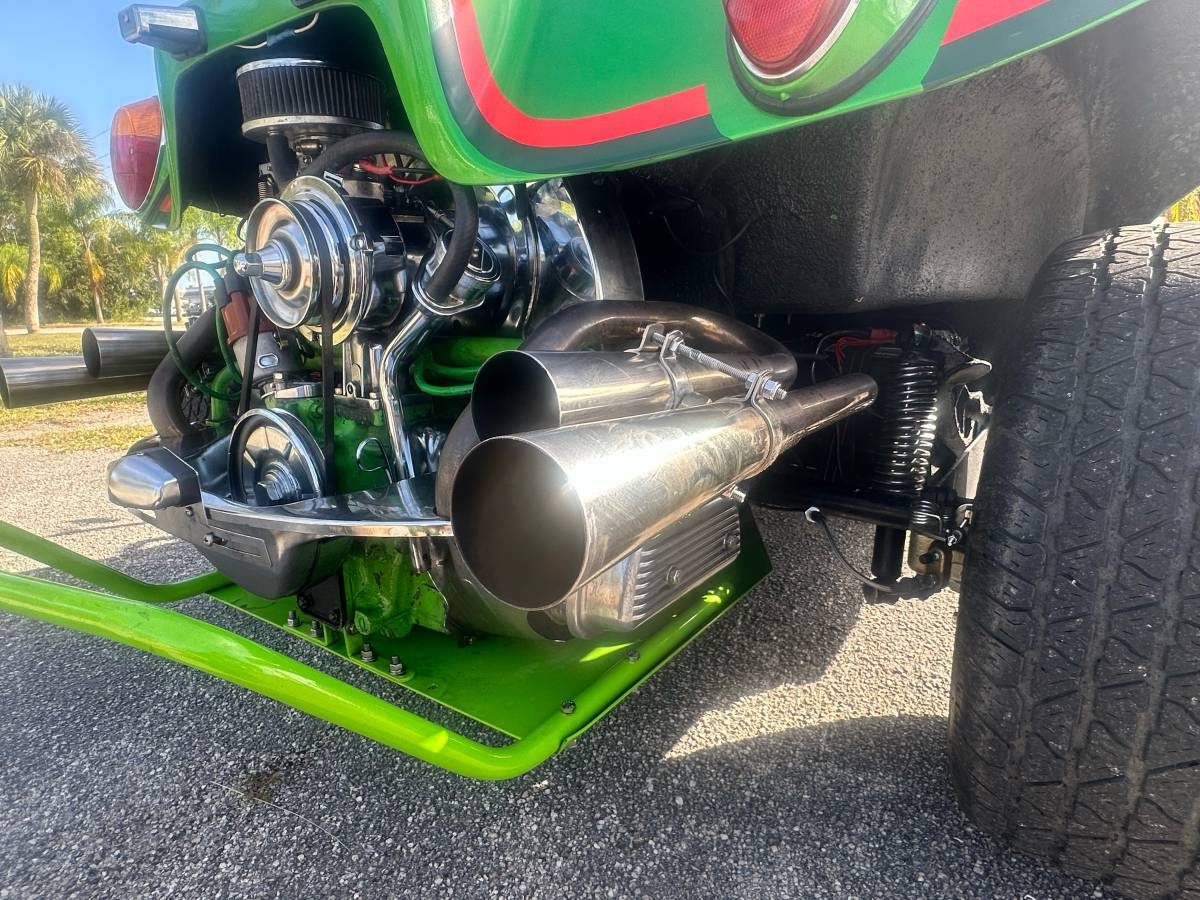 Volkswagen-beetle-1965-green-12