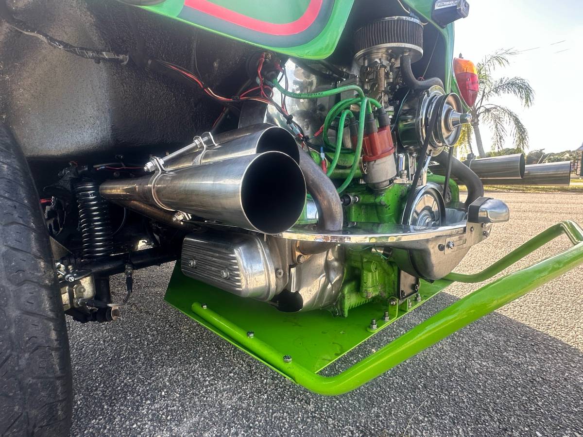 Volkswagen-beetle-1965-green-13